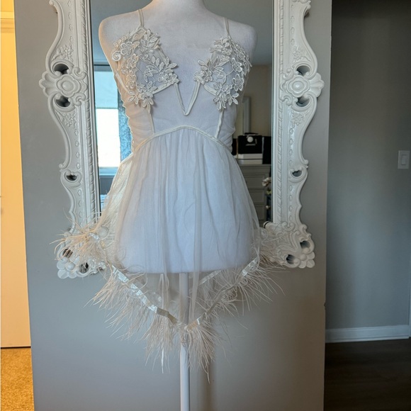 Roma Confidential sheer,sexy Nighty ostrich feather trim white lingerie - Picture 4 of 5